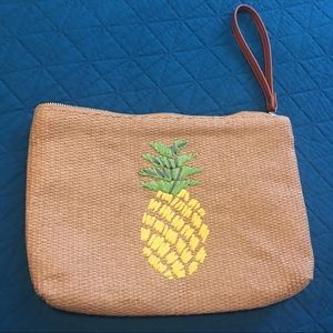 Cute 🍍 pineapple wristlet!